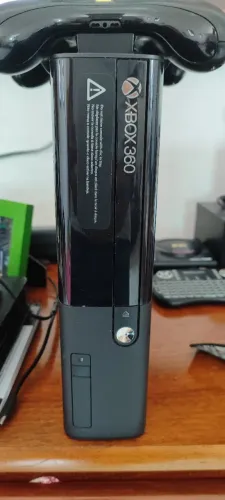 Xbox 360 Super Slim + HD 250gb + 2 controles + 7 jogos fisicos
