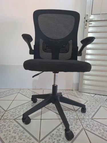 Vendo cadeira de escritório Mônaco giratória.