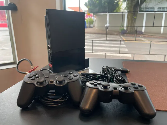 Ps2 com dois controles