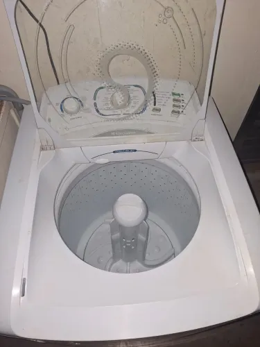 Máquina de Lavar Roupas Electrolux