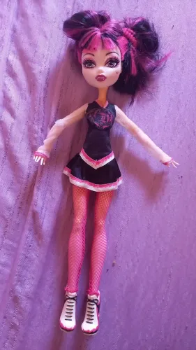 Vendo monster high draculaura  usada
