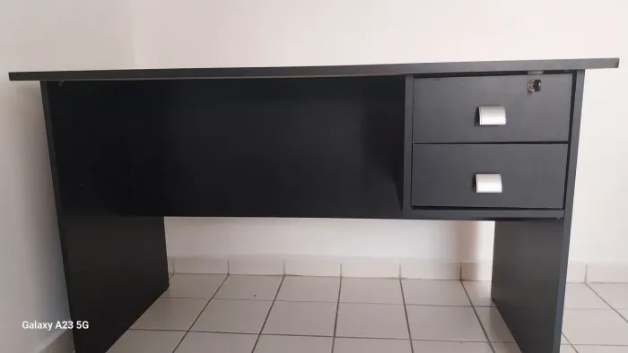 Escrivania para recepção ou escritorio