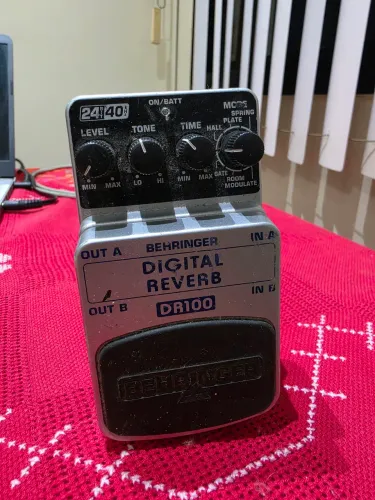 Pedal Behringer Digital Reverb DR100