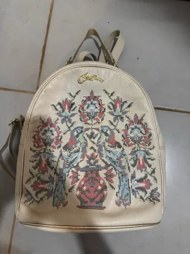 Mochila Carmen Steffens couro legítimo bordado 