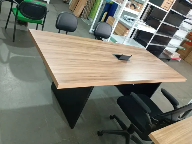 MESA GRANDE TIPO REUNIAO 2.00X90CM 40MM R$ 1.300.00ZAP *