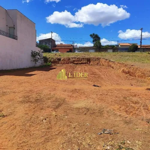TERRENO À VENDA - ÓTIMA OPORTUNIDADE!