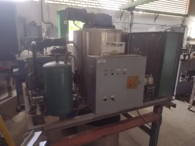 Gelo escama flocada: máquina geradora com capacidade para 2000kg dia