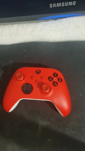 Controle xbox series S|X com Bluetooth, funciona com carregador. Cor vermelha