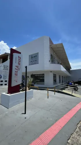 Sala Comercial para alugar na Galeria Adélia Cruz, bairro Cirurgia