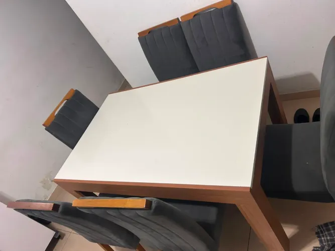 Mesa de Jantar Extensível Stella + 6 Cadeiras | Excelente Estado