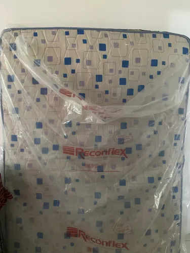 CAMA DE CASAL COM COLCHÃO 