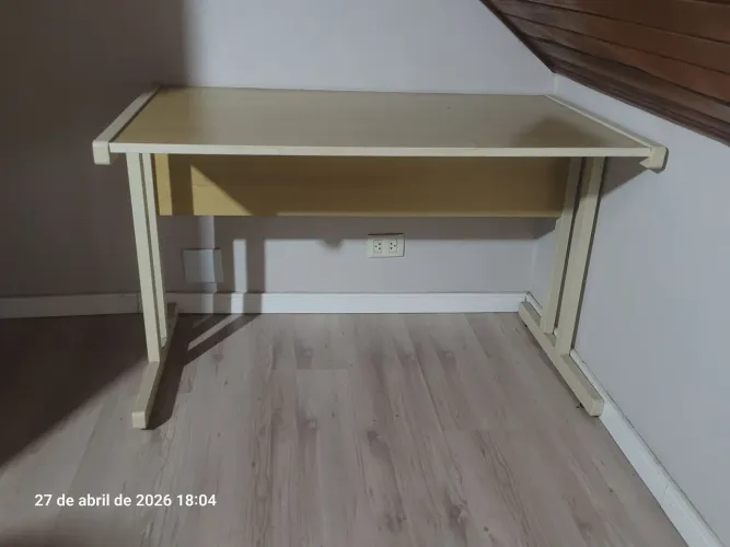 Mesa de Escritório Madeira e Ferro