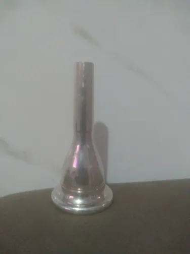 Vendo bocal de tuba modelo hellemberg 7