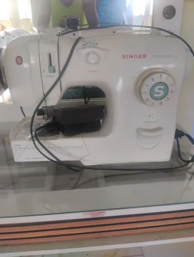 Vendo máquina de costura singer. Ispiration