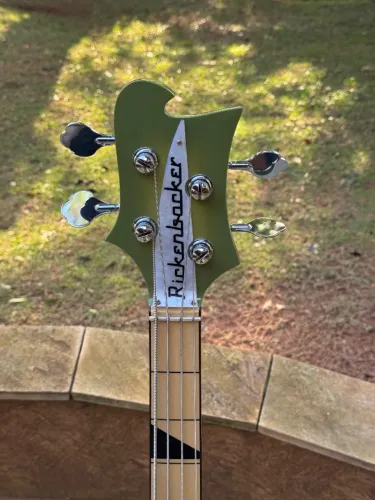 Baixo Modelo Rickenbacker Fretless