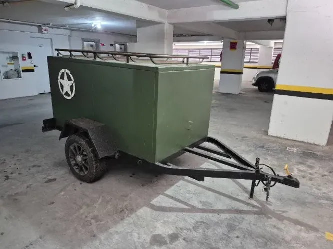 Reboque fechado off road