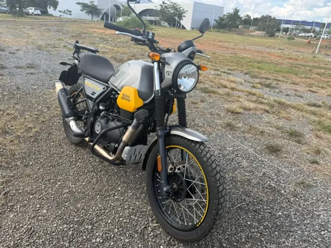 Royal Enfield Himalayan Scram 411 2023. Apenas 3.000 km