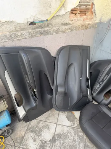 Vendo bancos e forro de portas nissan Sentra 2015