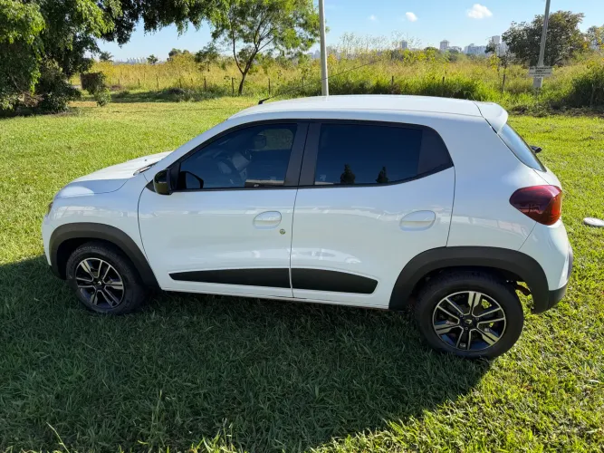 Renault Kwid Intense 1.0 Flex 12V 5P Mec. 2023