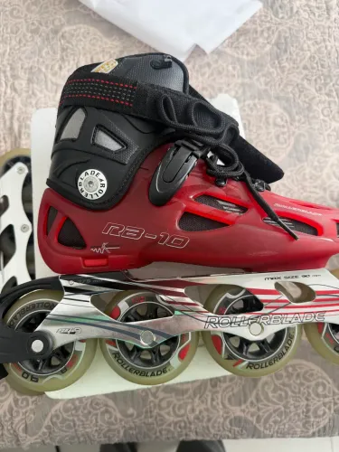 Patins modelo Rollerblade RB-10, um clássico patins inline urbano de alta performance
