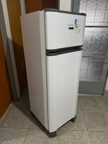 Esmaltec RCD34 Pro de 276 litros na cor branca