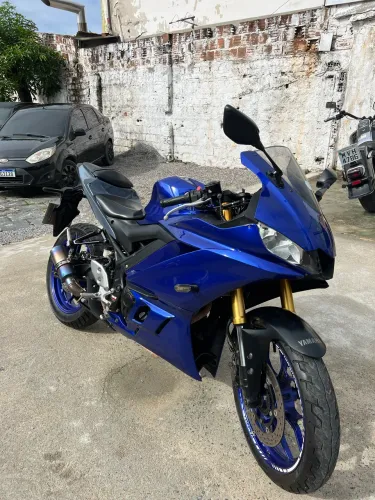 Vendo YAMAHA R3 com ABS 2021 aceito trocas 