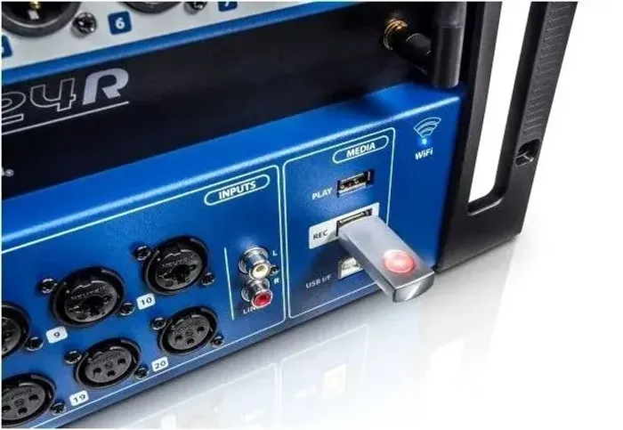 Mesa digital Soundcraft Ui24R