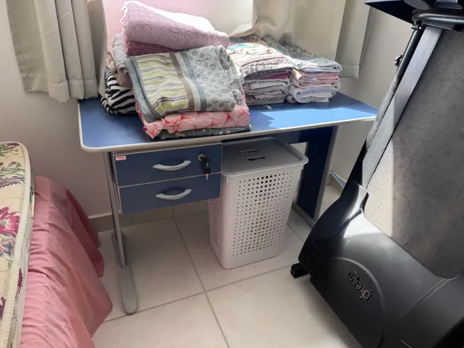 Mesa de escritório azul