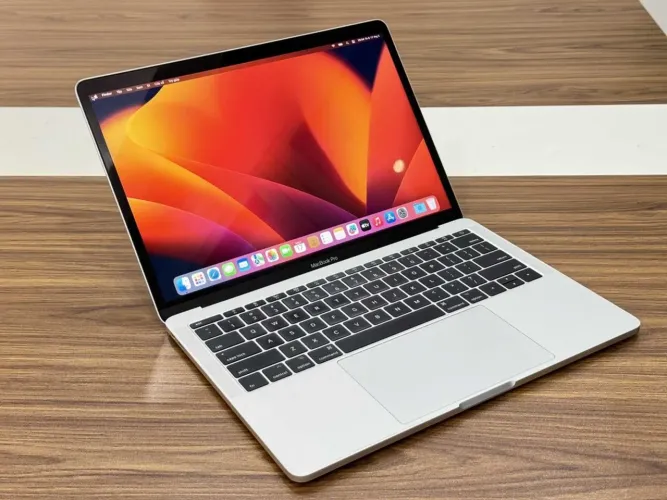 Macbbok pro 13 retina 2k i5 8gb