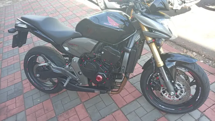 Hornet 600