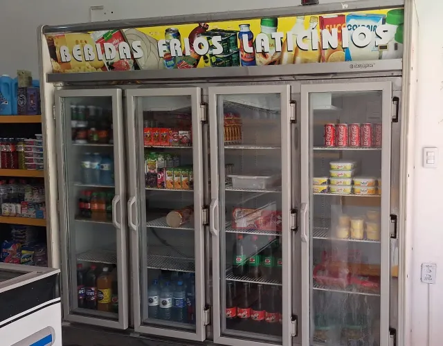 Vendo freezer 4 portas 110w