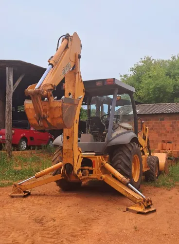 Retroescavadeira CASE 580M