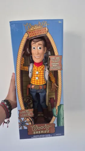 Bonecos Woody Toy Story Lacrado na caixa fala em inglês!