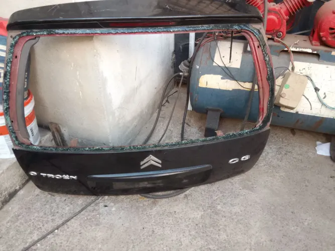 Tampa traseira Citroen c3 2010