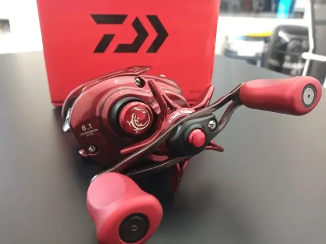 Carretilha Daiwa Salamandura SV TW70