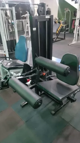 Aparelhos musculação  cadeira autora e abdutora 3000 cadeira fexora com.extensora 4000