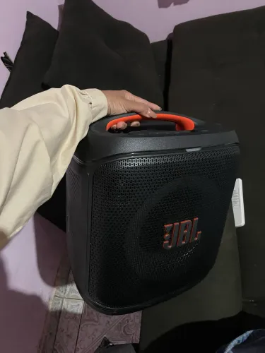 Caixa de som JBL original semi nova