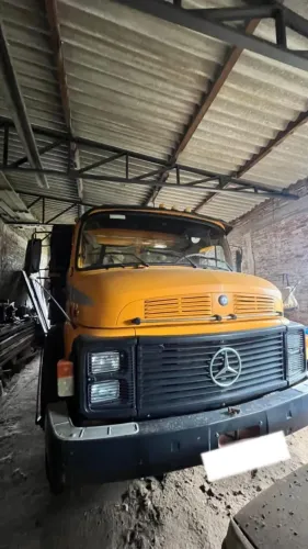 Caminhão Mercedes-Benz Truck 1513