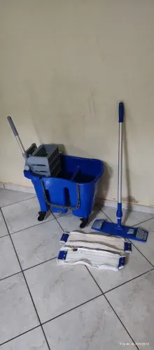 Kit Limpeza Profissional Mop Flat + Balde Espremedor + 2 Refis " ESTADO DE NOVO"
