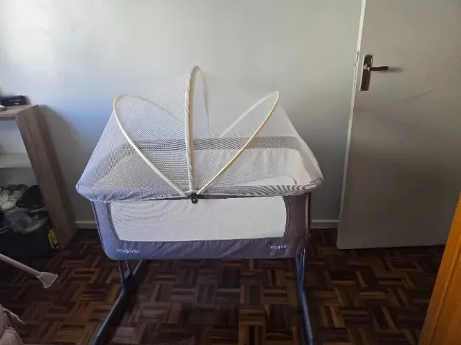 Berço acoplado kiddo napper com mosquiteiro