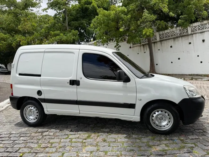 Peugeot Partner Furgão 1.6 16v/ 1.6 16V Flex 3P 2017