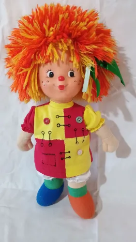 EMÍLIA boneca antiga anos 2000 bem conservada