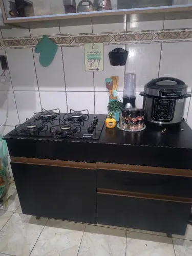 Armário de cozinha com cooktop