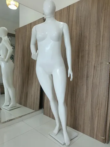 Manequim Plus size Branca 