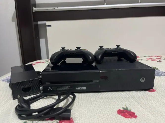 Xbox One 500GB + 2 Controles | Bom Estado