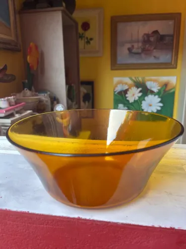Esta tigela ou saladeira vintage da Duralex apresenta o clássico