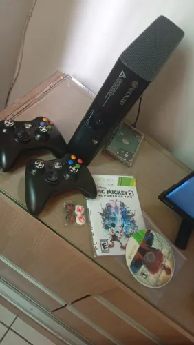 X box 360 super eslin , 2 manetes. HD com 80 jogos, acessórios , desbloqueado . Só jogar