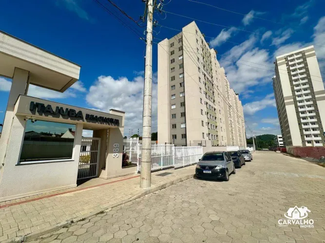 Apartamento Semi mobiliado com Vista para o Mar no Condomínio Itajuba Beach a 200 Metros d