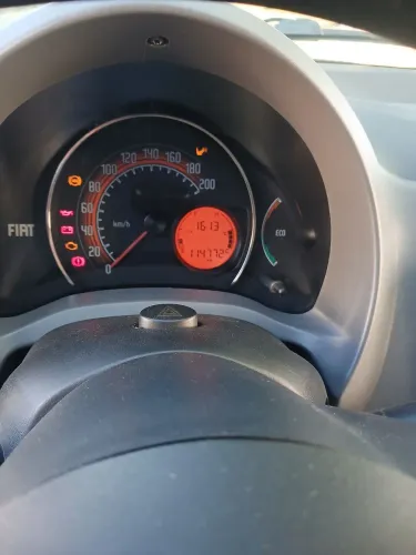 Carro completo de garagem e ipva pago