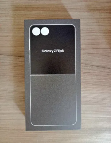 Samsung Galaxy Z Flip8 Lacrado